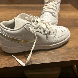 Air Jordan 1 Low 'Glitter Swoosh size 7y